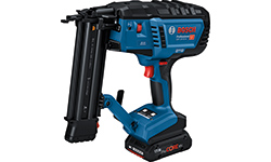 白い背景に雑誌とハンドルを持つ青いボッシュプロフェッショナルバッテリーネイラー。