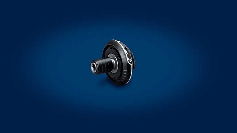 青い背景に黒いボッシュプロフェッショナルツールパーツ。