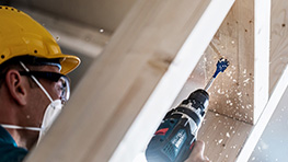 BOSCH PROFESSIONAL GSR 18Vを使用した頭上での穴あけ
 
BOSCH PROFESSIONAL GSR 18Vを使用した頭上での穴あけ